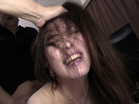 [閲覧注意]輪姦レイプ映像　ノーカット無編集・婦女強姦犯罪記録　女権蹂躙！クロロホルムとスタンガンで昏睡、媚薬で悶絶発狂、熟れた人妻の肉体は　サンプル画像05